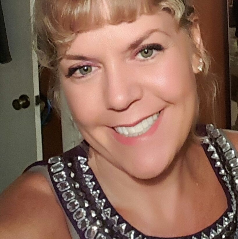 Poshmark Ambassador! Hi I'm Dena!